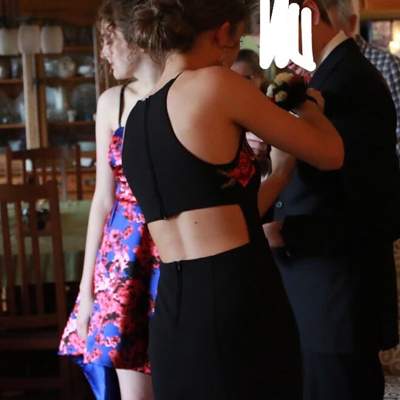 Formal Dress - Picture 2 of 4